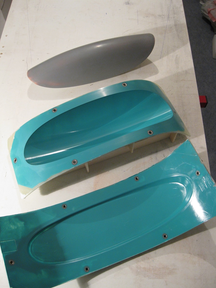 Canopy plug and the 2-piece mold