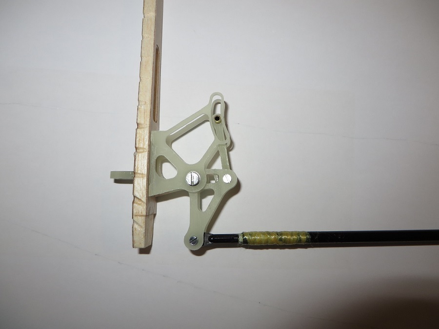 The actuation system for the elevator. The curved guide is to make sure that the linkage remains in the right location when the stabilizer is not installed